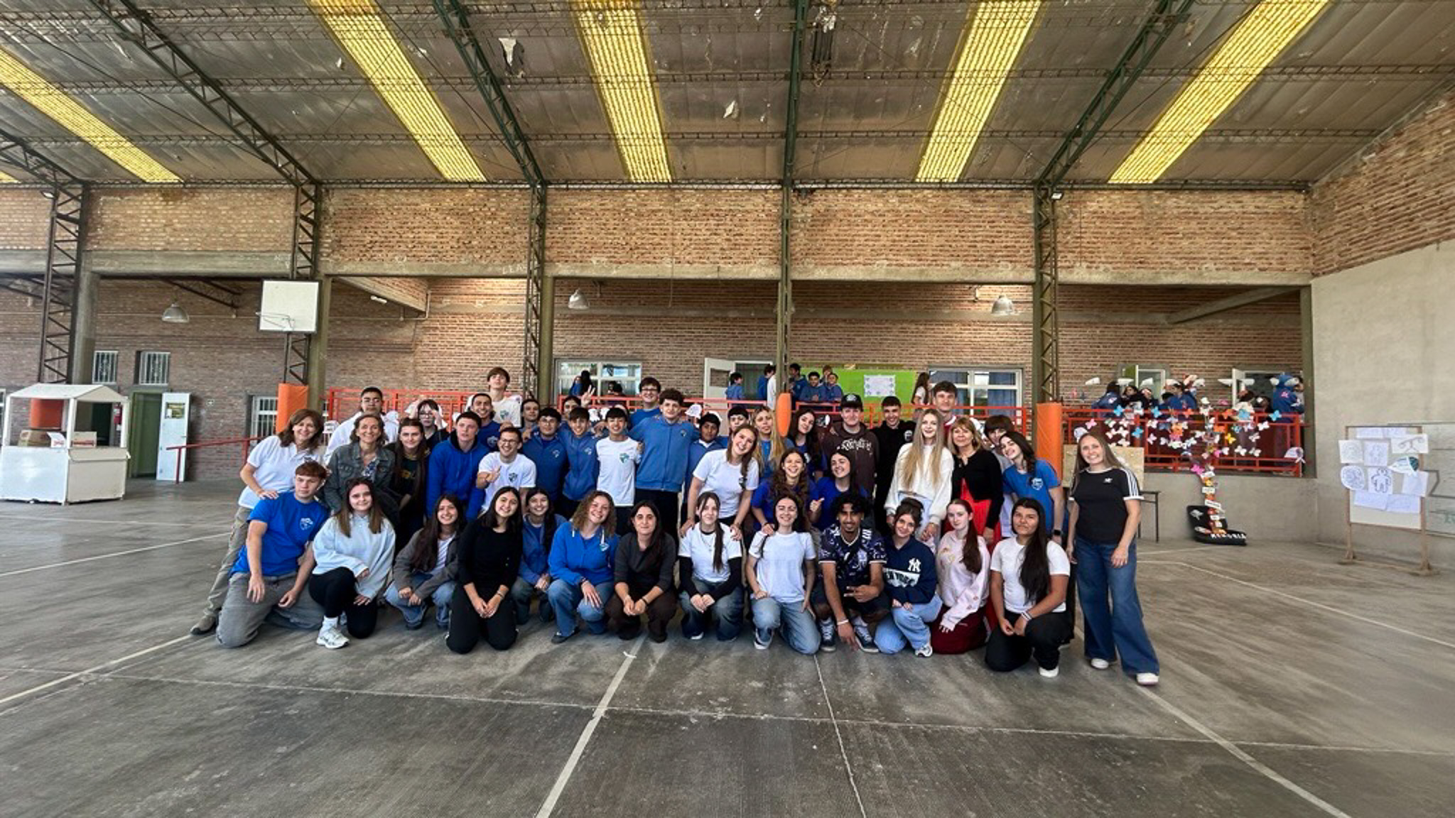 Students from Wales and Patagonia posing